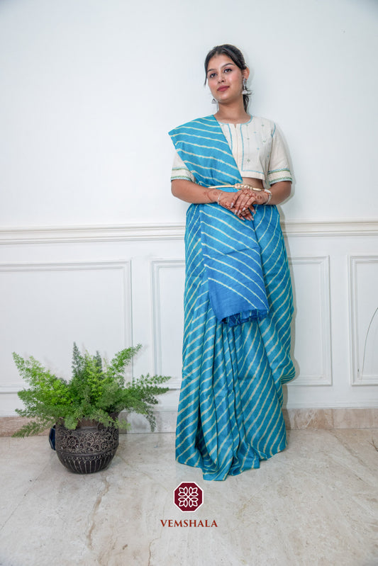 Turquoise Blue/Ecru Leheriya Silk Saree : Tuhina